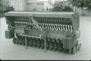 Grasdurchsämaschine zur Grünlanderneuerung