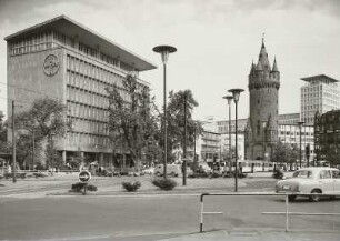 Frankfurt (Main), Bayer-Hochhaus und Eschenheimer Turm, Ansicht von Nordwesten