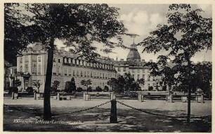 Postkartenalbum mit Motiven von Karlsruhe. "Karlsruhe. Schloss - Landesmuseum". Westflügel des Schlosses mit Schlossplatz