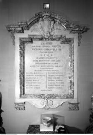 Inschrift in Erinnerung an die Erweiterung der Pinacoteca Capitolina