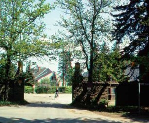 Zug (Freiberg), Alte Mordgrube: Denkmal für die im 1. WK gefallenen Gerbereiarbeiter der Lederfabrik Stecher