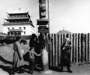 Mongolische Volksrepublik 1979. Gläubige am buddhistischen Gandang-Kloster in Ulan-Bator