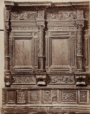 Pistoia - Dettaglio dello Scanno del Secolo XVI nel Palazzo del Comune