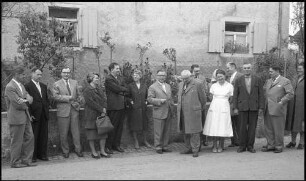 Grunern: Gruppe an der Milchsammelstelle