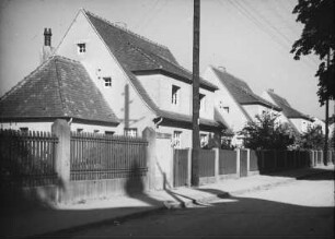 Coswig. Spitzgrundstraße 1, 3 und 5. Straßenansicht