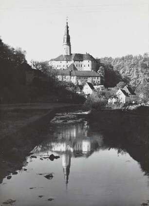 Weesenstein, Blick Müglitz aufwärts zum Schloss