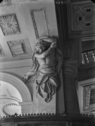 Innendekoration der Schlütertreppe, Raum 344 — Atlant
