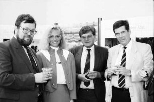 Freiburg: Verkehrsamt, Bonn Ausstellung zur 2000-Jahrfeier, Gruppen mit Bürgermeister Jürgen Endemann, Bonn