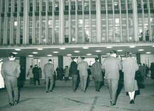 Vor dem Konzert in der Deutschlandhalle. 23. November 1960