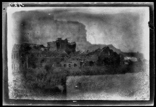 [Bei Frelinghien (?) (Dep. Nord, Frankreich)]: Ruine eines "zerstörte[n] Kloster[s]?")