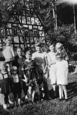 Wilsdruff-Grund-Wüstarabien. Lohmühle Wüstarabien, Flüchtlinge aus Dresden, 1945 aufgenommen, Repro