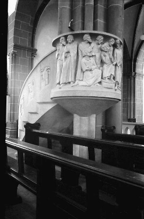 Freiburg: Kanzel in der Herz-Jesu-Kirche (Stühlinger)