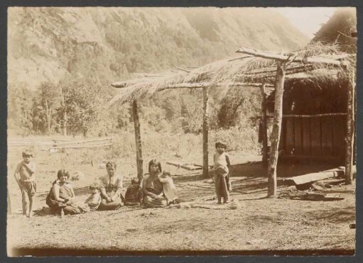 [Anthropologische Fotografien] Indianerstämme: Araukaner: Familie