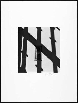 Madrid. Fenstergitter, Schatten werfend