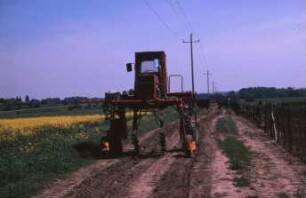 Fotografie: Systemtraktor, Geräteträger, Gartenbautechnik-Freiland