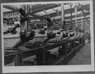 Chemnitz, Autounion, Montageband mit Motoren