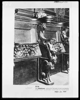 Brendelsches Chorgestühl, 2. Wange: Putto auf Greif