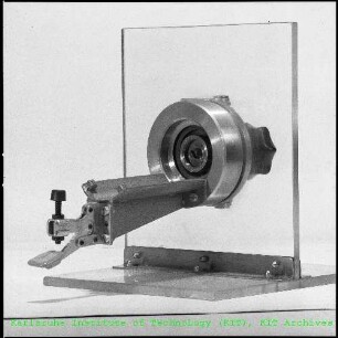 Model eines geöffneten Doppeldeckel für Gloveboxen der Abteilung Reaktorbetrieb und Technik/Projekte-B (RB/PB)