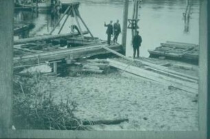 Gasrohrverlegung durch die Elbe in Dessau 1930