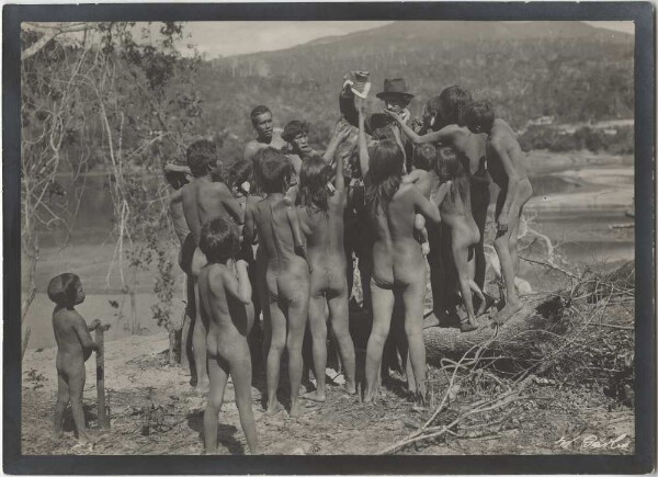 "Indianer bekommen Geschenke" ("Botokuden")