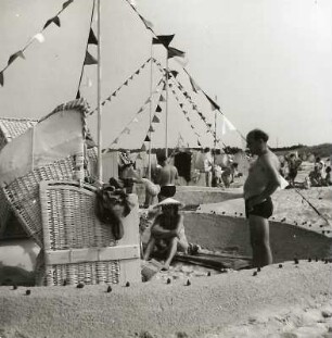 Baabe. Strandburg mit Strandkorb