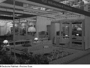 Ausstellungskoje mit Schlafzimmermöbeln des VEB Möbelkombinat Zeulenroda-Triebes