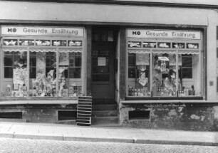 Adorf, Karl-Liebknecht-Straße 4. Wohn- und Geschäftshaus. HO-Spezialverkaufsstelle "Gesunde Ernährung"