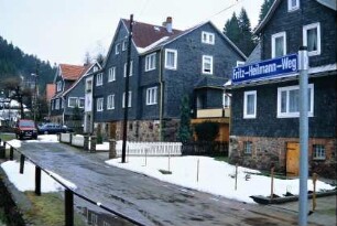 Fritz-Heilmann-Weg: Häuser mit kleinen Vorgärten