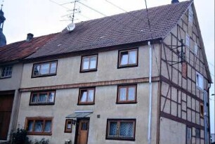 ehemaliger Zollhof; weitgehend umgebaut; Giebel mit Sichtfachwerk