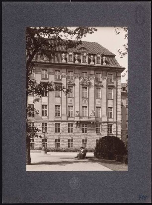 Kammergericht, Berlin-Schöneberg: Ansicht eines Seitenrisaliten der Hauptfront