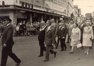 Lippische Heimattage am 08.09.1968 / Festumzug, Stadtmitte. Detmold. Lange Str. Papierabzug