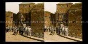 Soldaten am Haupttor zur Festung Montmedy