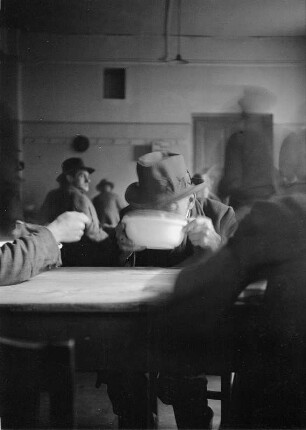 In der Städtischen Speiseanstalt "Suppenschmiede" in Leipzig