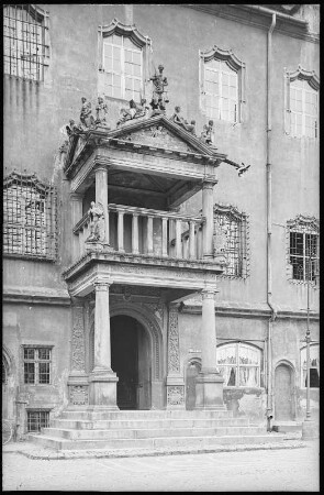Wittenberg. Portal am Rathaus
