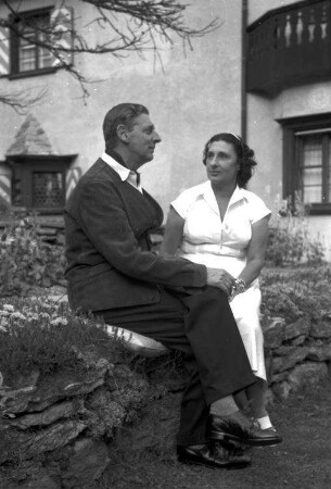 St. Moritz: Prinz und Prinzessin sitzen Modell