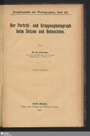Der Porträt- und Gruppenphotograph beim Setzen und Beleuchten