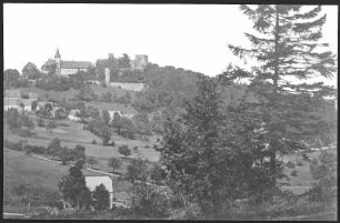 Frauenstein. Ruine mit Schloss