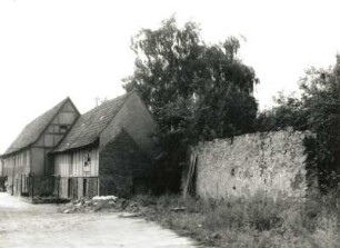 Dresden-Kaditz, Altkaditz 26. Dreiseithof. Wohnstallhaus, Scheunenanbau und Bruchsteinmauer