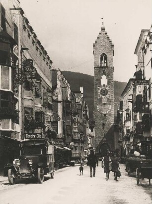 Sterzing. Südtirol. Italien. Altstadt. Hauptstraße mit dem Zwölferturm