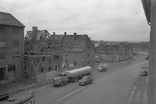 Abbruch von alten Bauernhäusern auf der südlichen Seite der Lameystraße zwischen Hardtstraße und Lameyplatz.