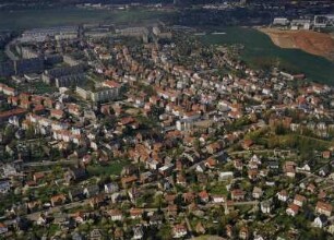 Zwickau-Niederplanitz, Stadtteilansicht mit Dorfkirche gegen Zwickau-Neuplanitz und Zwickau-Schedewitz, von Südosten