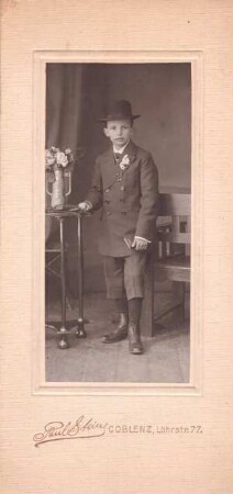 Foto Junge im Kommunionsanzug