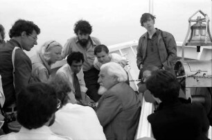 31. Tagung 1981 (29.6.-3.7.) Mediziner; Gruppen bei der Maikäferrede: Runde mit Konrad Lorenz