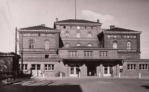 Cottbus, Bahnhof : Cottbus. Bahnhof. Stadtseite des Empfangsgebäudes