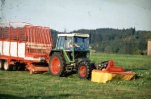 Fotografie: Futtererntetechnik, Mähwerk, Frontanbau, Trommelmähwerk, Ladewagen, Geräteträger