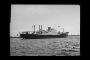 Bayernstein (1955), Passagier- und Frachtschiff, HAPAG, Hamburg, Bau-Nr. 839