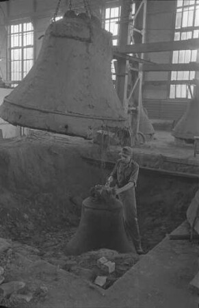 Glockenherstellung bei der Eisen-, Temper- und Metallgießerei Bachert.