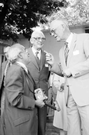 32. Tagung 1982 Physiker; Bayrisches Frühstück: S. Newman mit Kamera, Adolf Butenandt, Graf Lennart Bernadotte