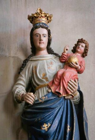 Frankreich. Bretagne. Morbihan. Gourin. Kirche 16 jahrhundert innen. Marienstatue