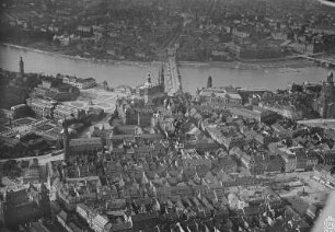 Dresden: Altstadt mit Zwinger, Neu- und Altmarkt. Luftbild-Schrägaufnahme von Süd-Südost